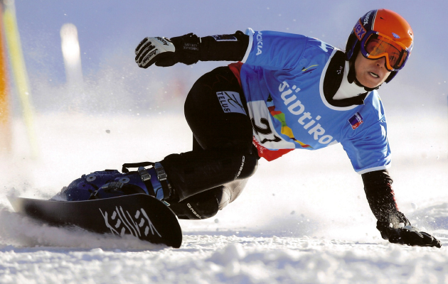 Alexa Loo在意大利世界杯上，为加拿大摘得女子高山滑雪板第一块奖牌。