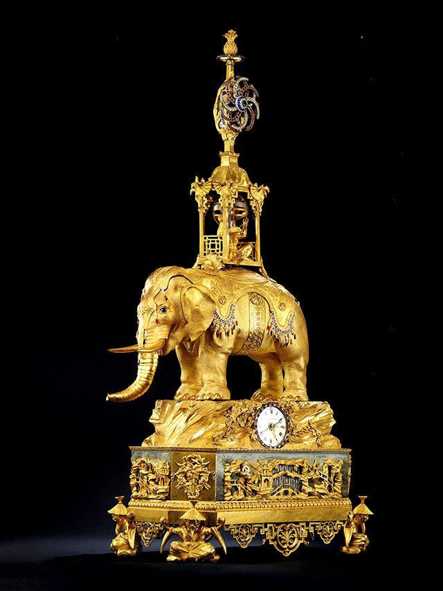 铜鎏金太平有象水法转花音乐自鸣钟。此座钟由英国制表匠皮特.托克勒大约于1780年前后为乾隆宫廷特别订制。